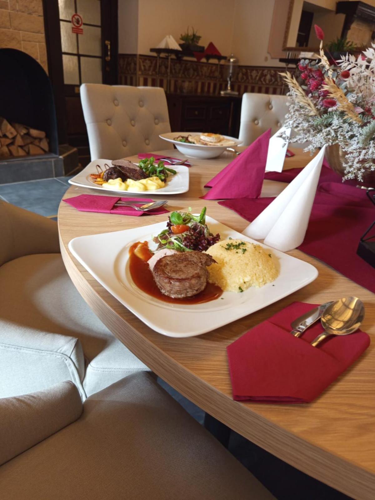 Hotel Lovecky Zamecek Orion リベレツ エクステリア 写真