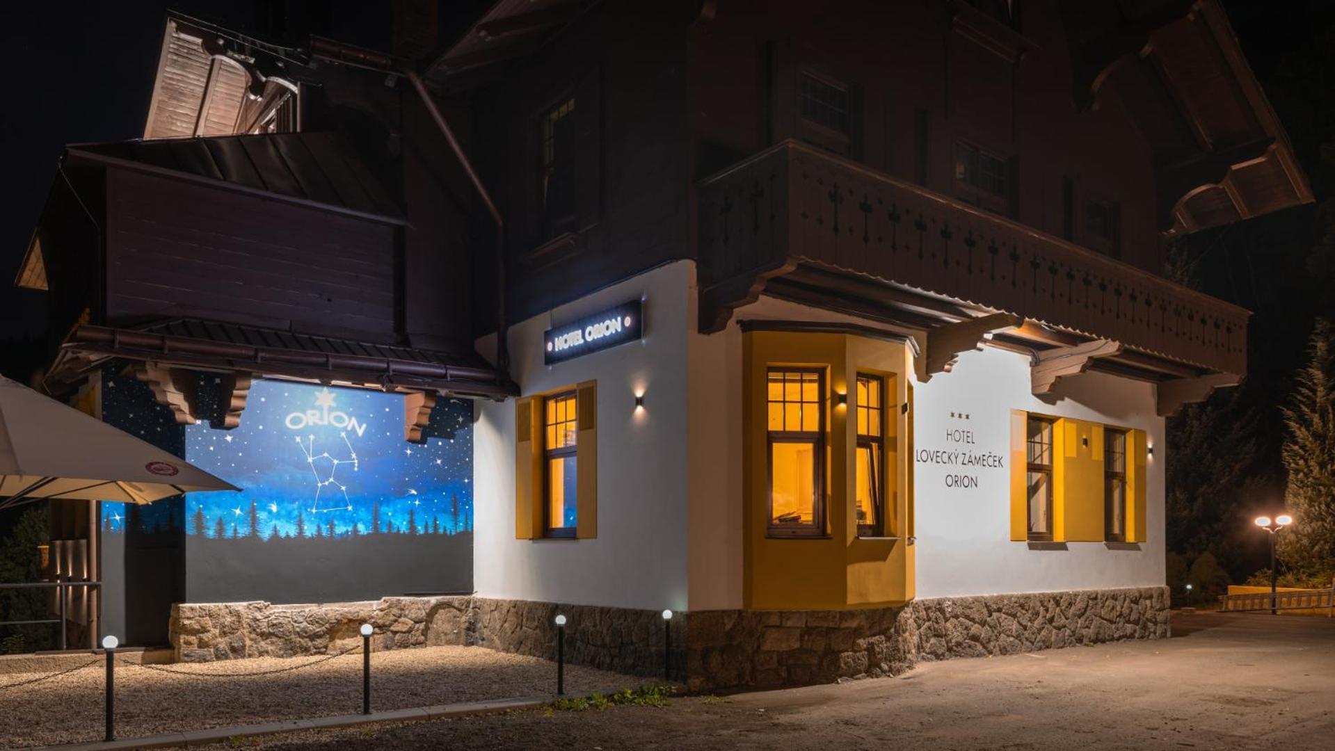 Hotel Lovecky Zamecek Orion リベレツ エクステリア 写真