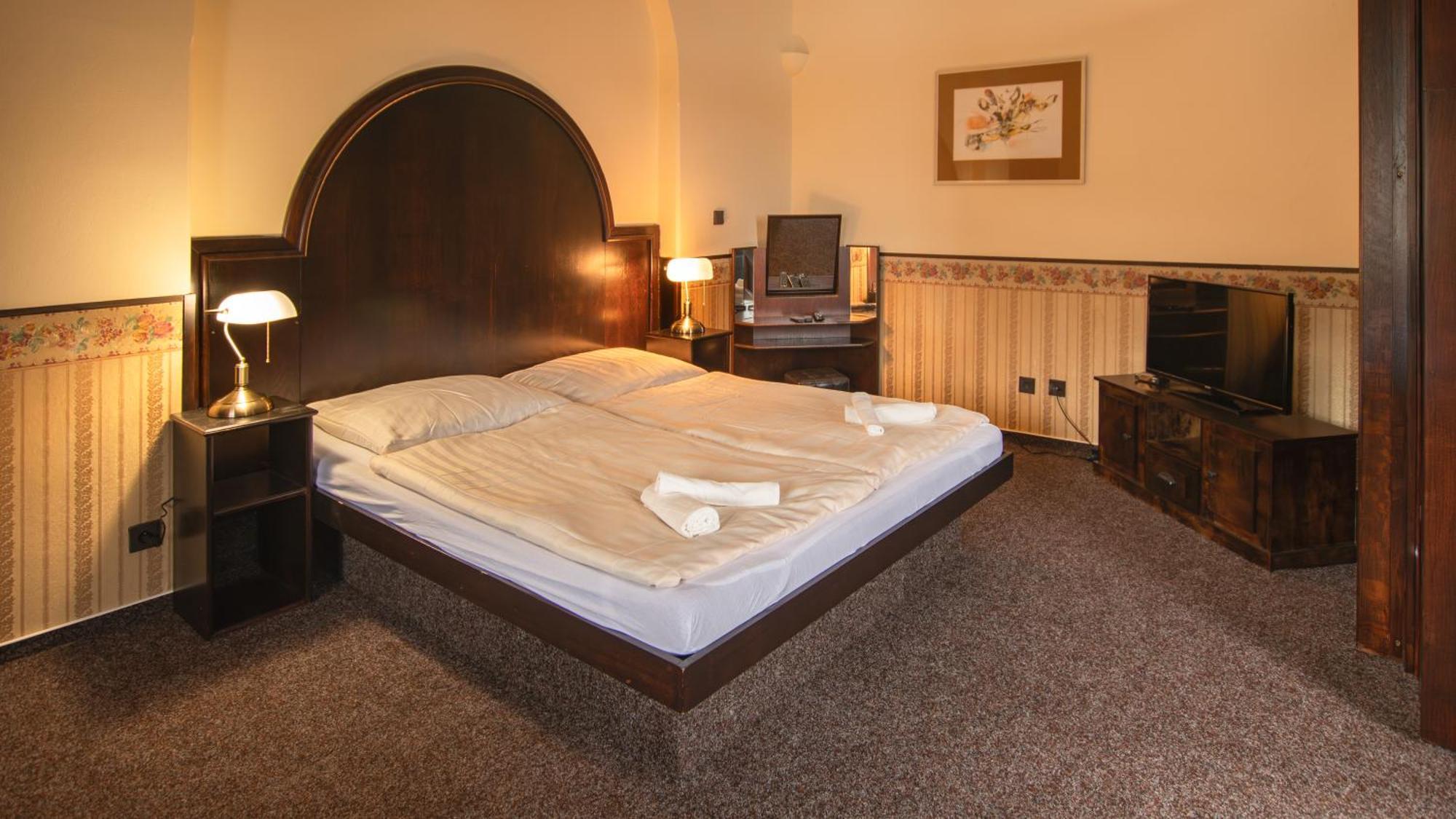 Hotel Lovecky Zamecek Orion リベレツ エクステリア 写真