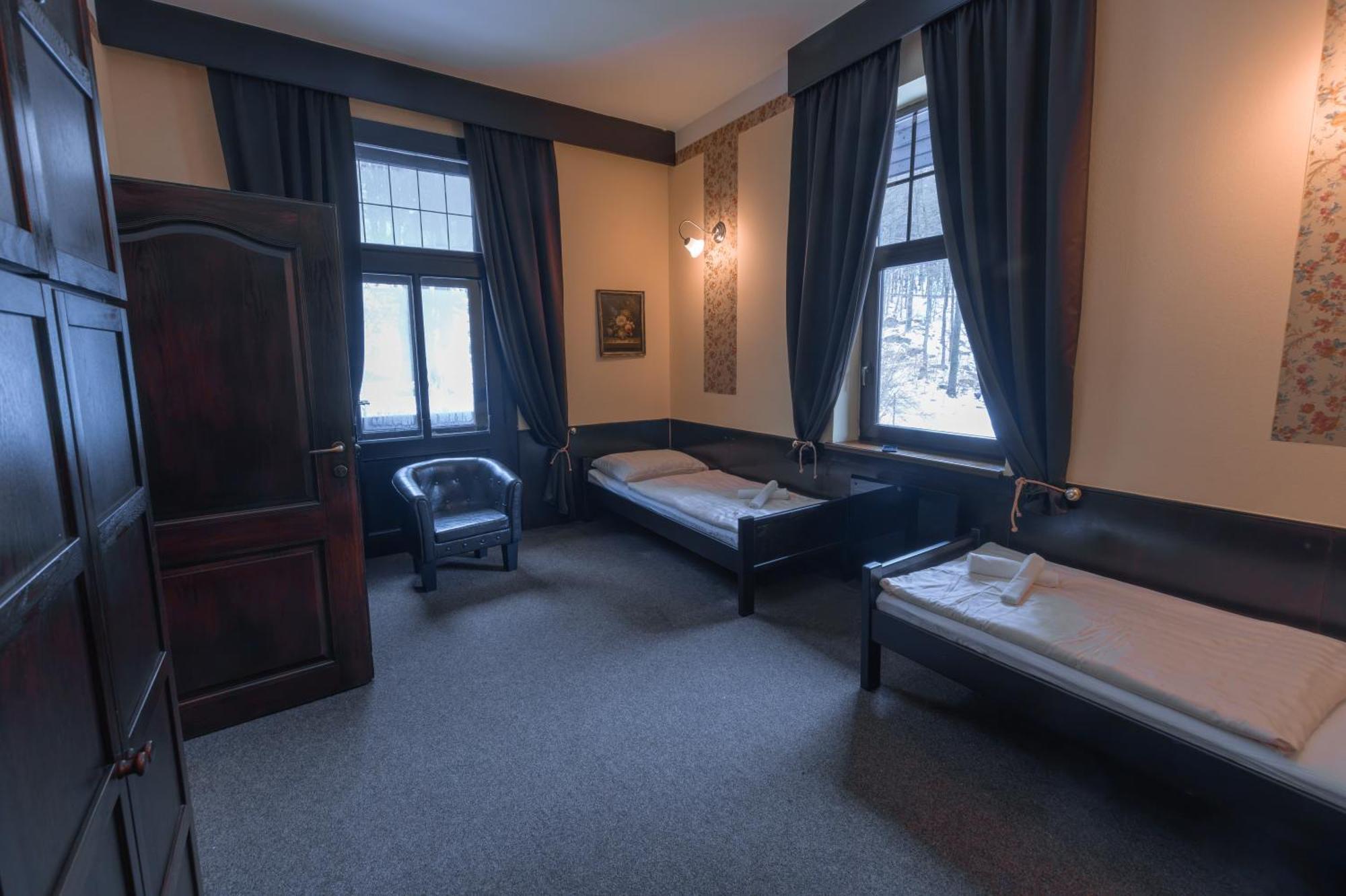 Hotel Lovecky Zamecek Orion リベレツ エクステリア 写真