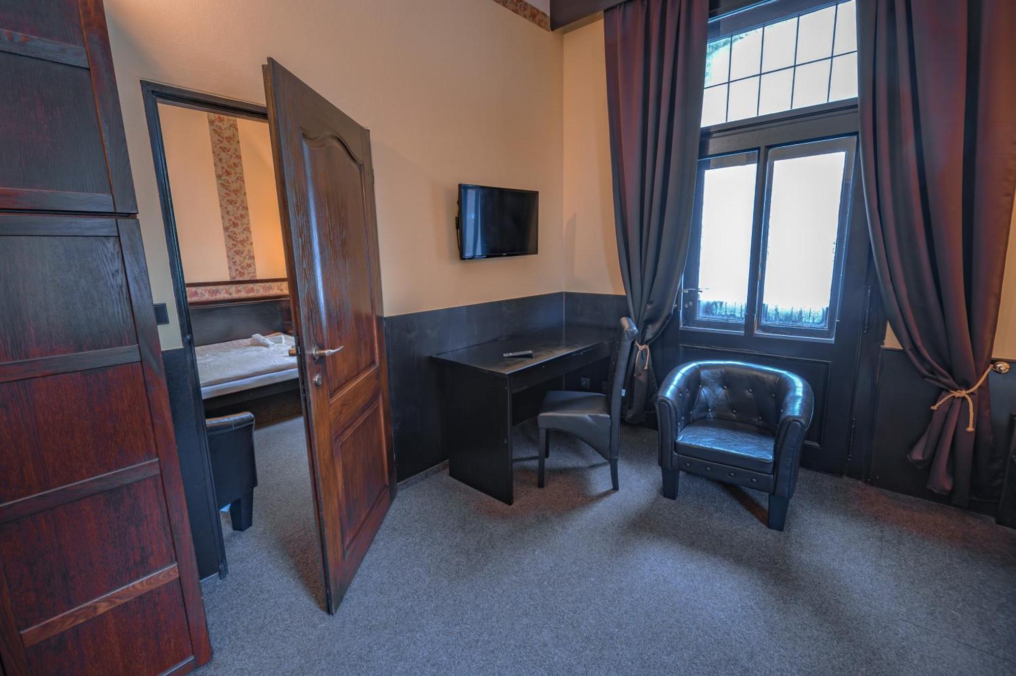 Hotel Lovecky Zamecek Orion リベレツ エクステリア 写真