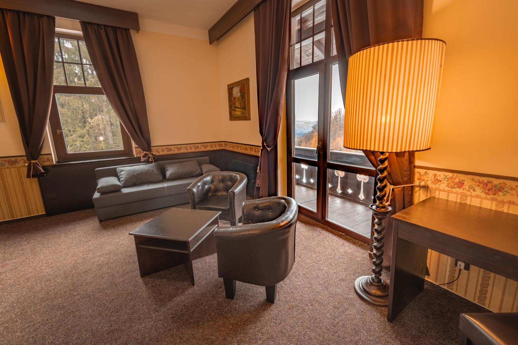 Hotel Lovecky Zamecek Orion リベレツ エクステリア 写真