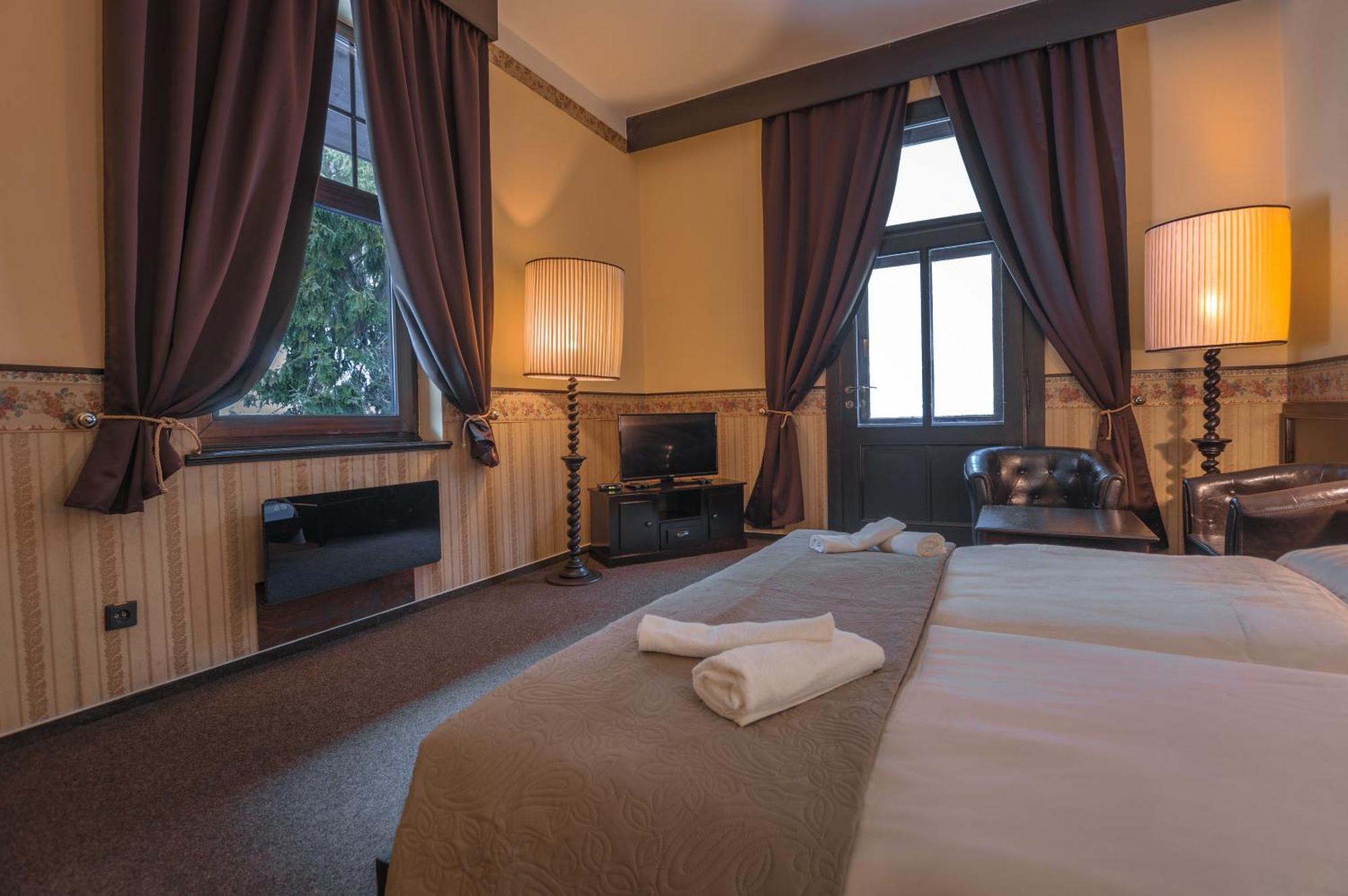 Hotel Lovecky Zamecek Orion リベレツ エクステリア 写真