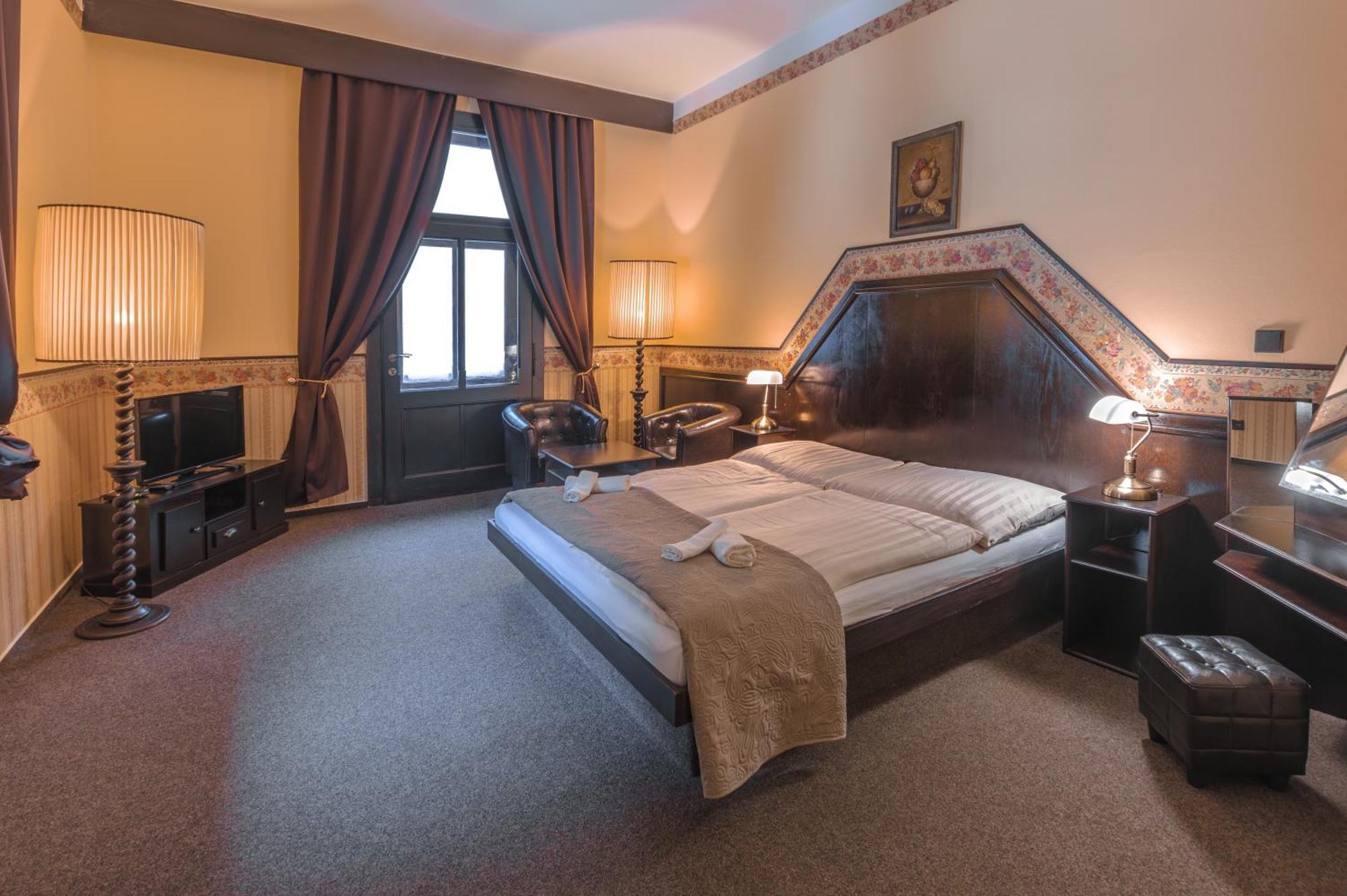 Hotel Lovecky Zamecek Orion リベレツ エクステリア 写真