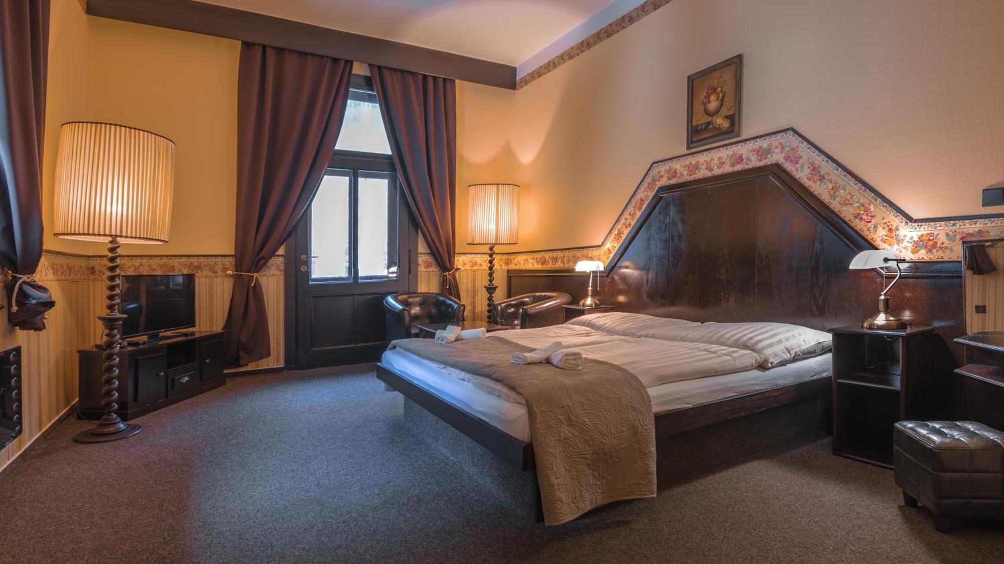 Hotel Lovecky Zamecek Orion リベレツ エクステリア 写真