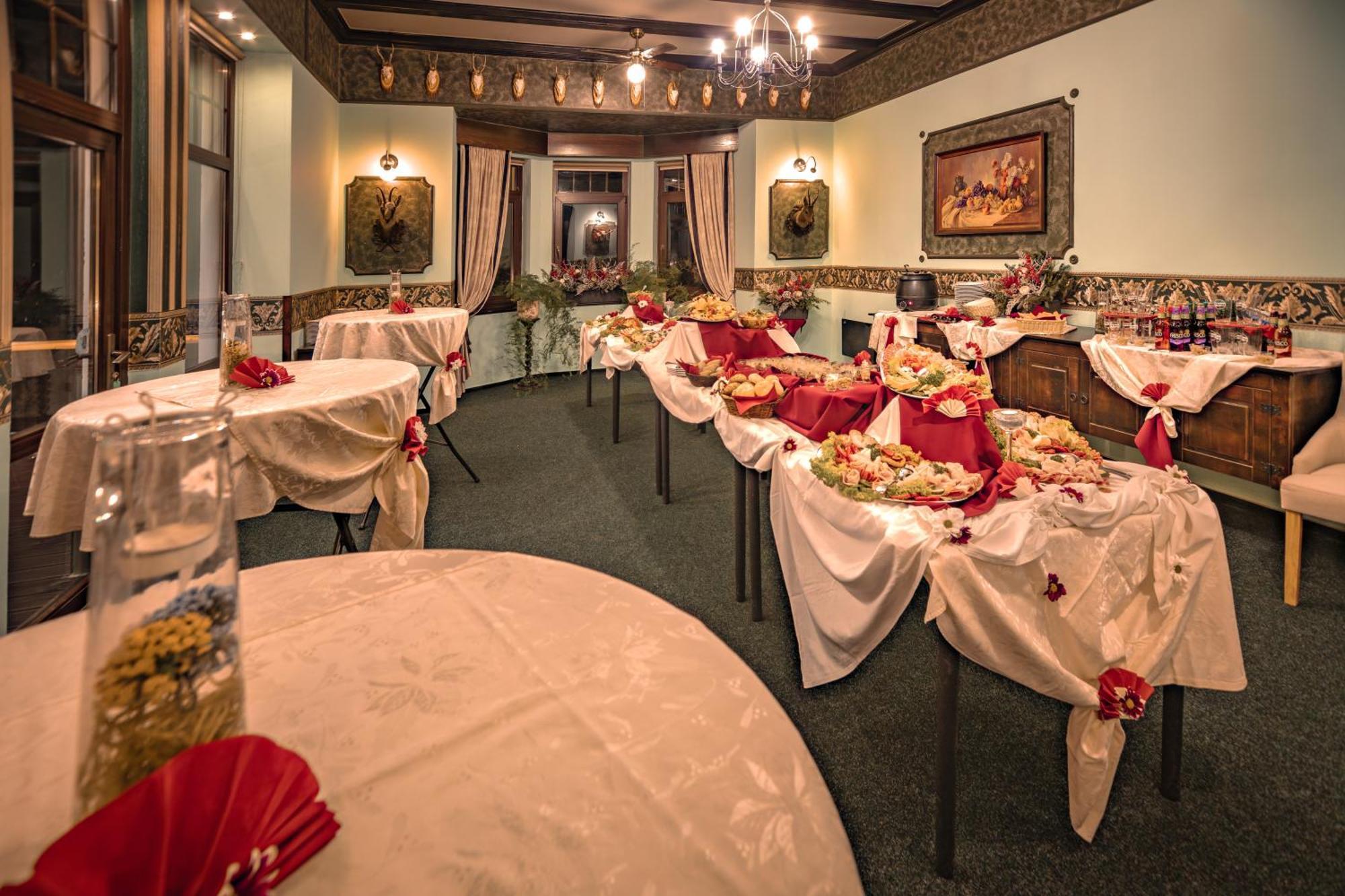 Hotel Lovecky Zamecek Orion リベレツ エクステリア 写真