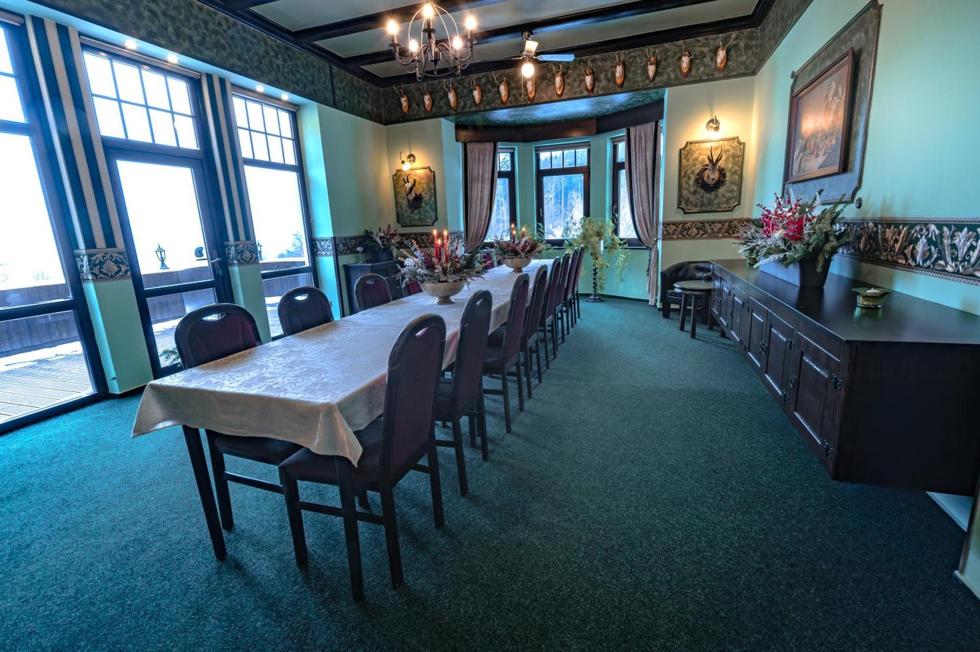 Hotel Lovecky Zamecek Orion リベレツ エクステリア 写真